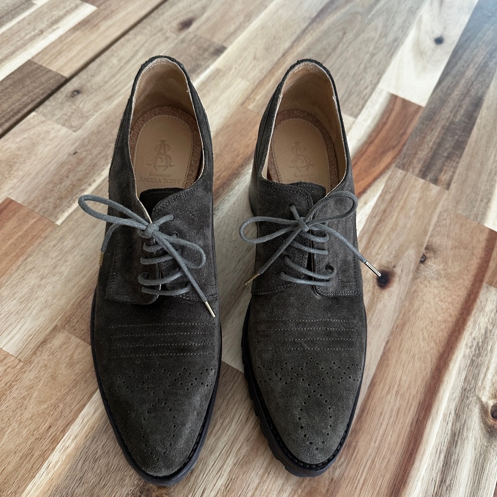The Office of Angela Scott - rare suede Miss Button MidHeel w/lig sole - 39-8.5